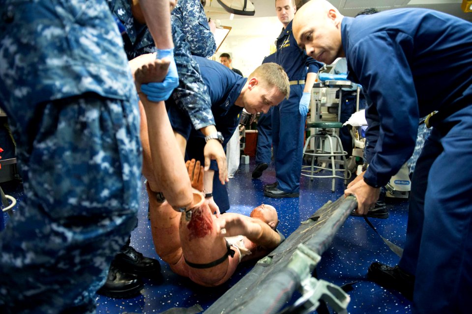 USS BOXER (LHD 4) 140105-N-JP249-030 (11815441733)
