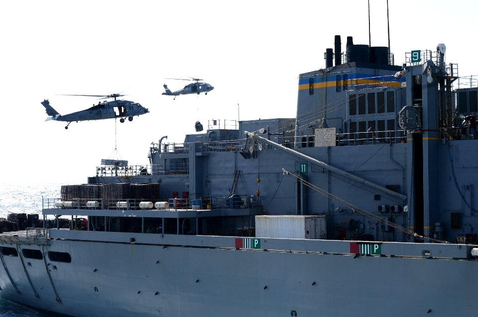 USS Bunker Hill replenishment 141105-N-GW918-018