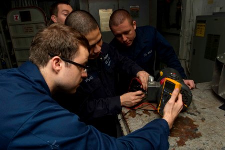USS BOXER (LHD 4) 140127-N-VO234-021 (12315562213)