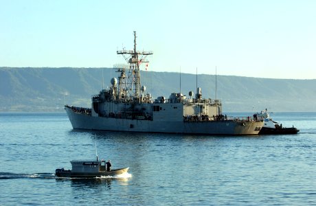 US Navy 050812-F-7169B-001 U.S. Navy guided missile frigate USS Crommelin (FFG 37) arrives in Alaska for a port visit prior to participating in Northern Edge-Alaska Shield 2005