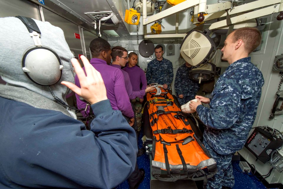 USS BOXER (LHD 4) 140222-N-VO234-060 (12789335264)