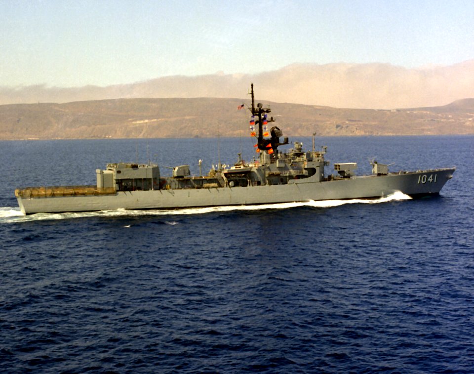 USS Bradley (FF-1041) underway