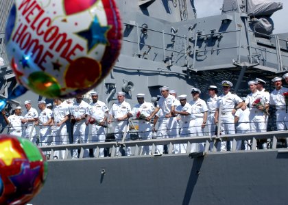 US Navy 050908-N-3019M-003 Sailors man the rails aboard the guided missile destroyer USS Paul Hamilton (DDG 60) as they return to Pearl Harbor