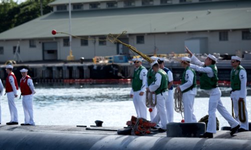 USS Buffalo Returns from deployment in time for Christmas 161223-N-KC128-0207