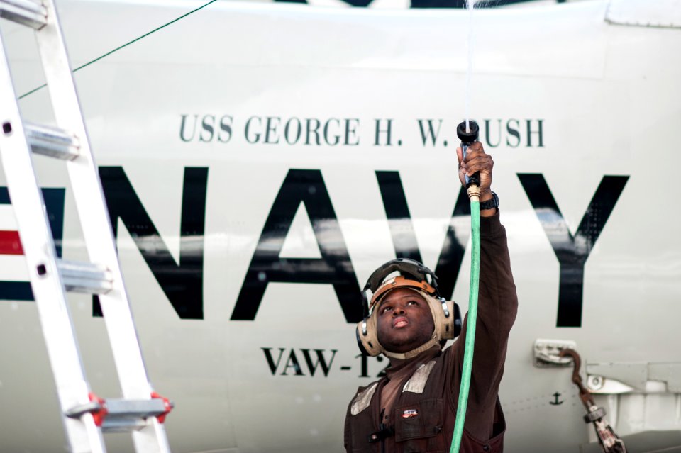 USS Carl Vinson (CVN 70) 141109-N-MW819-065 (15150666834)