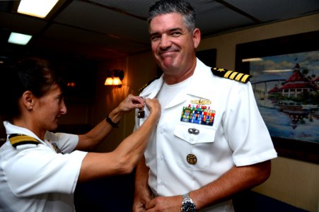 USS Bunker Hill change of command 141003-N-GW918-110