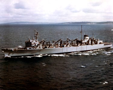 USS Camden (AOE-2) underway in November 1986