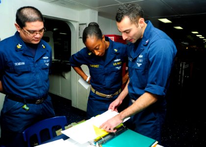 USS BOXER (LHD 4) 140113-N-PZ713-010 (12166891753)
