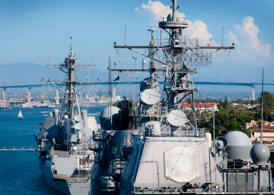 USS Cape St. George and USS Somerset open for public tours during Coronado Speed Festival 150919-N-CC789-013