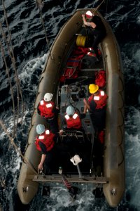 USS Carl Vinson (CVN 70) 141031-N-HD510-020 (15687362111)