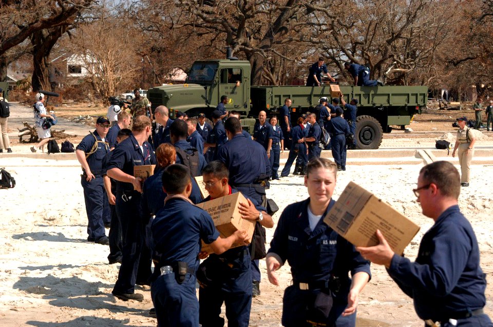 US Navy 050909-N-0793G-005 U.S. Navy Sailors assigned to the amphibious dock landing ship USS Whidbey Island (LSD 41) unload supplies brought ashore by a Landing Craft, Air Cushion (LCAC)