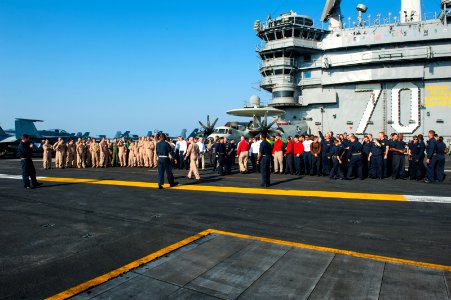 USS Carl Vinson (CVN 70) 141118-N-HD510-019 (15829733771)