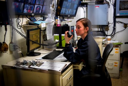 USS Carl Vinson (CVN 70) 150210-N-HD510-010 (16311026618)