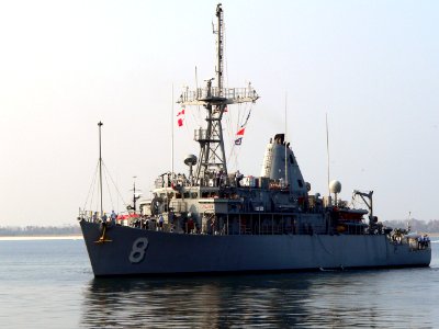 US Navy 050915-N-0856N-636 The minesweeper USS Scout (MCM 8) pulls alongside the Allegheny Pier on board Naval Air Station Pensacola