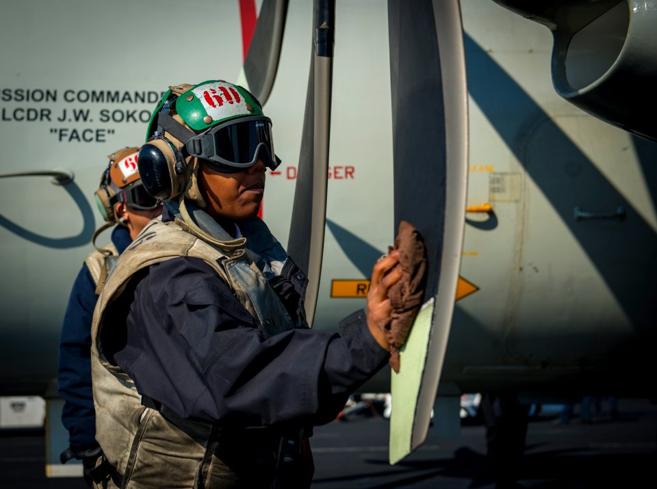 USS Carl Vinson (CVN 70) 150302-N-HD510-050 (16514700828)