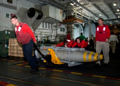 USS Carl Vinson (CVN 70) 150304-N-KB426-088 (16544759498)