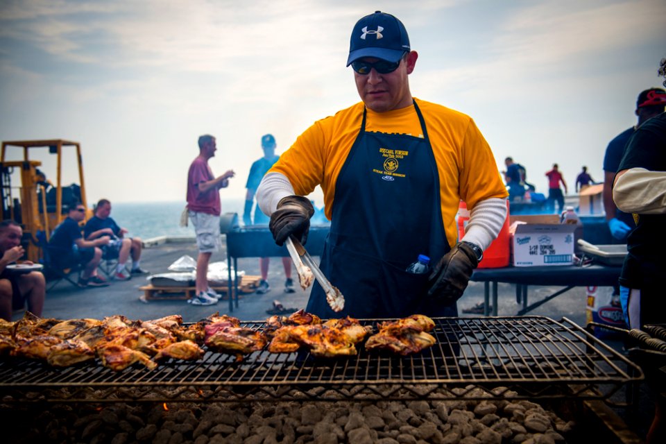 USS Carl Vinson (CVN 70) 150208-N-HD510-076 (16497040521)
