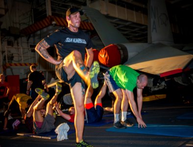 USS Carl Vinson 1000 Club Challenge 141111-N-HD510-029