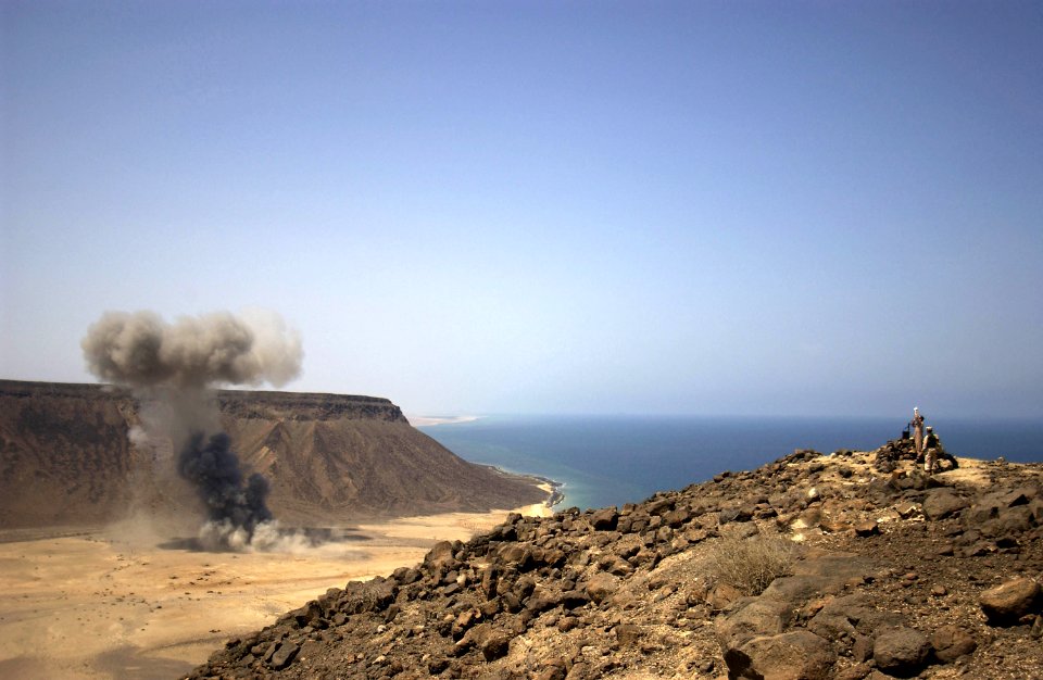 US Navy 051001-F-7234P-121 Forward air controller, U.S. Navy Lt. Roy Emanuel, guides aircraft through the bombing run at Godoria Range, Djibouti, Africa