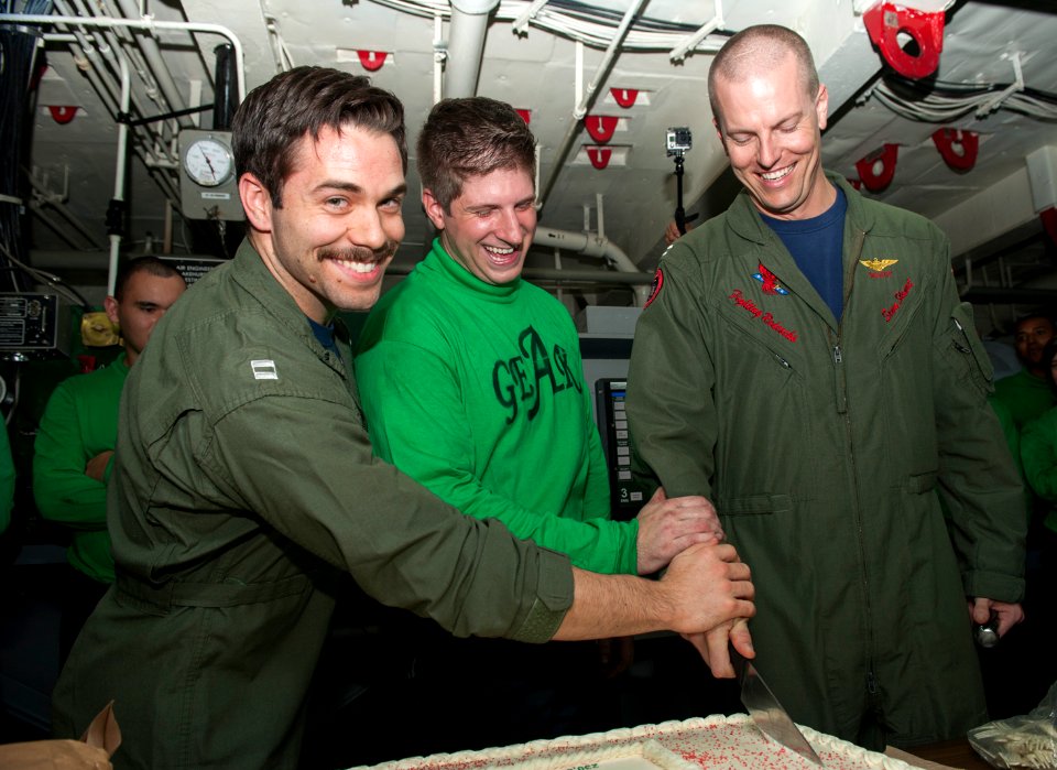 USS Carl Vinson conducts 230,000th arrested landing 141023-N-HD510-014