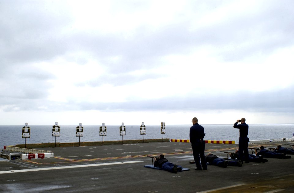 US Navy 050914-N-9866B-032 Two gunner's mates supervise several Sailors as they take part in a M-14 rifle qualification on the flight deck of the amphibious assault ship USS Peleliu (LHA 5)
