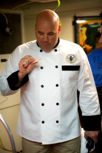 USS Carl Vinson Thanksgiving dinner 141127-N-TR763-016