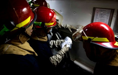 USS Carney Conducts General Quarters Drill (42916722685)
