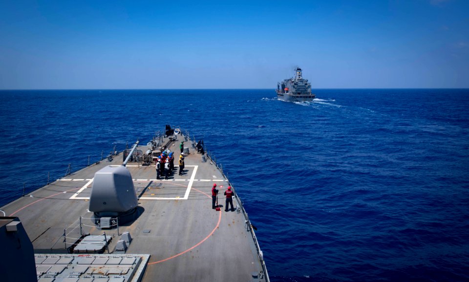 USS Carney Conducts Underway Replenishment (42200614740)