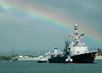 US Navy 051109-N-3019M-007 Sailors man the rails aboard the guided missile destroyer USS Chafee (DDG 90) as she returns to Naval Station Pearl Harbor