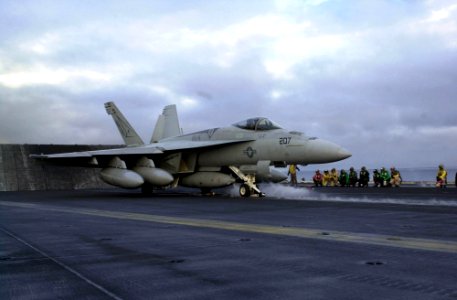 US Navy 051107-N-0361G-015 An F-A-18E Super Hornet prepares to launch from the nuclear-powered aircraft carrier USS Nimitz (CVN 68)