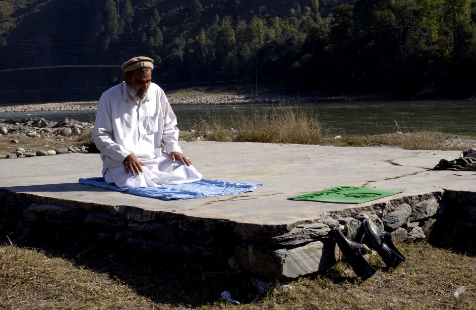 US Navy 051113-F-2729L-008 A Pakistani man prays at the Thuri Park Tent Village mosque in Muzaffarabad, Pakistan