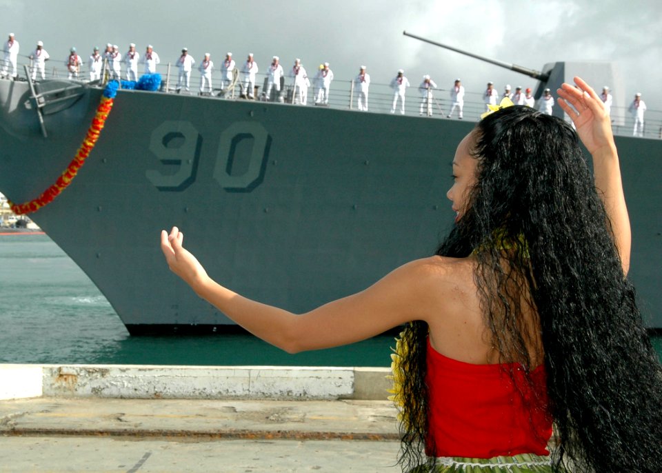 US Navy 051109-N-3019M-002 A Hawaiian hula dancer performs as the guided missile destroyer USS Chafee (DDG 90) returns