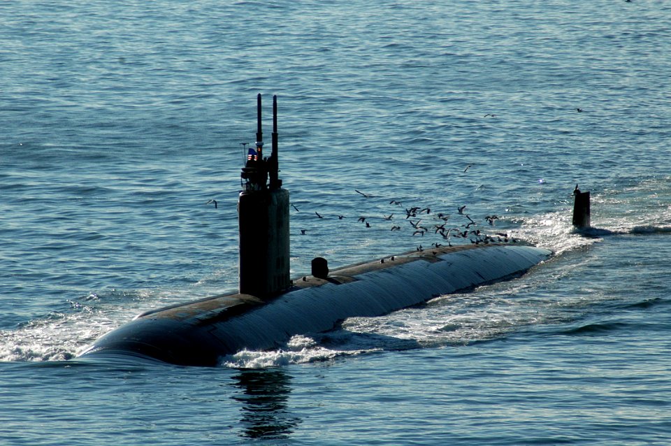 US Navy 051130-N-9866B-012 The Los Angeles-class fast attack submarine USS Asheville (SSN 758) prepare to pull into her homeport of Naval Base Point Loma