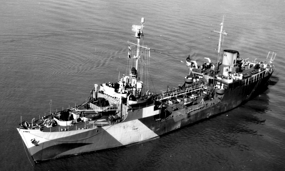 USS Chestatee (AOG-49) off New Orleans, Louisiana (USA), on 16 December 1944 (BS 75792)