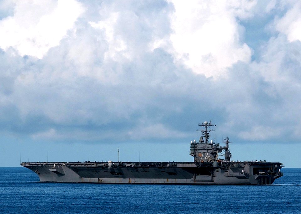 US Navy 051110-N-7130B-038 The Nimitz-class aircraft carrier USS Abraham Lincoln (CVN 72) cruises off the coast of San Diego