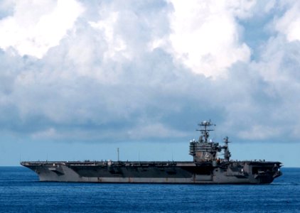 US Navy 051110-N-7130B-038 The Nimitz-class aircraft carrier USS Abraham Lincoln (CVN 72) cruises off the coast of San Diego