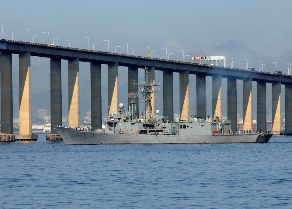 US Navy 051021-N-4374S-002 The guided missile frigate USS Samuel B. Roberts (FFG 58) transits trough the waters of Rio de Janeiro, Brazil, during UNITAS 47-06