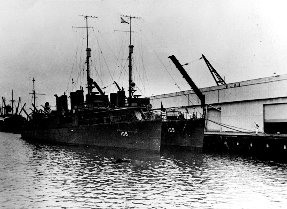 USS Chew (DD-106) and USS Ward (DD-139) at the Hilo Sugar Docks on 22 July 1941 (NH 80393)