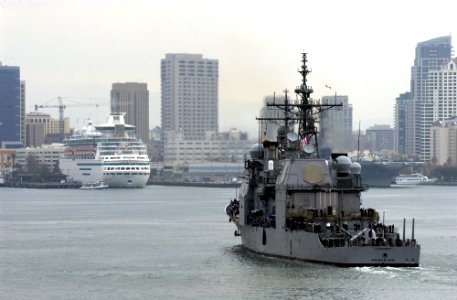 US Navy 051108-N-9866B-021 The guided missile cruiser USS Princeton (CG 59) enters San Diego Harbor as she prepares to pulls into her homeport of Naval Station San Diego