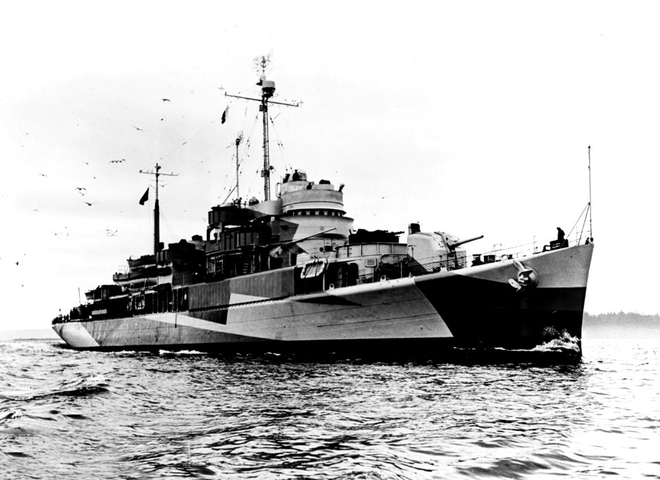 USS Corson (AVP-37) off Houghton, Washington (USA), on 29 November 1944 (19-N-79904)