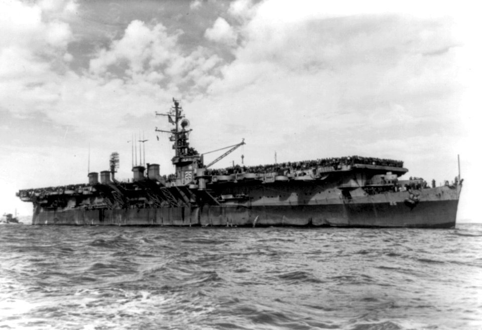USS Cowpens (CVL-25) in late 1945 or early 1946 (cph.3b38431)