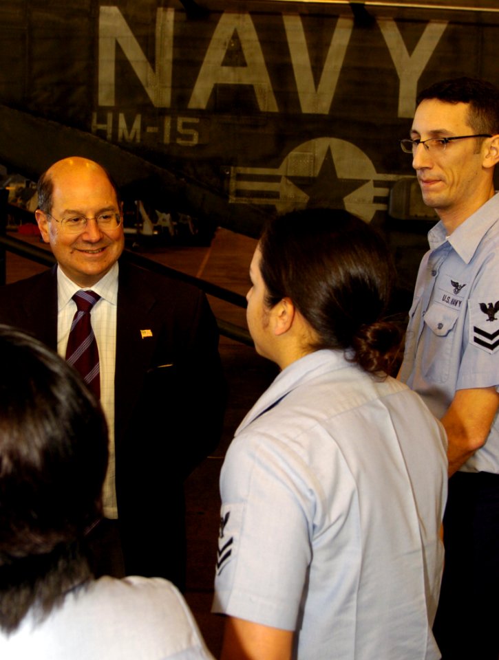 US Navy 060113-N-2568S-090 Secretary of the Navy Dr. Donald C. Winter visits with Sailors assigned to Helicopter Mine Countermeasures Squadron 15 (HM-15)