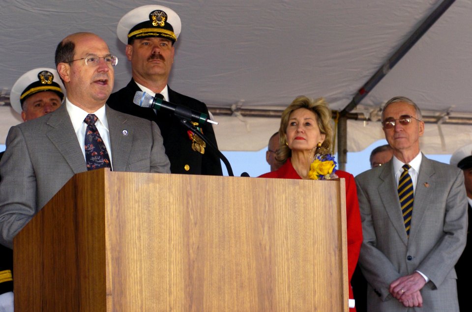 US Navy 060114-N-2568S-110 During a ceremony held aboard Naval Station Ingleside, Texas, Secretary of the Navy Dr. Donald C. Winter officially places the amphibious transport dock ship USS San Antonio (LPD 17) in commission