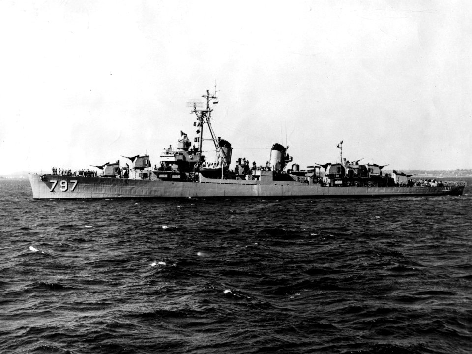 USS Cushing (DD-797) in July 1952 (UA 484.02.01)