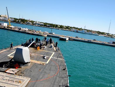 USS Cole visits Key West 140119-N-YB753-073