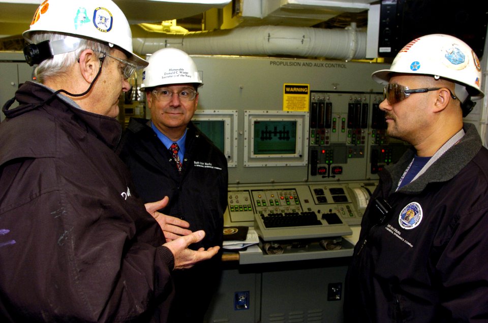 US Navy 060120-N-2568S-144 Bath Iron Works President and CEO Dugan Shipway and employee Dale Bailey show Secretary of the Navy (SECNAV) the Honorable Dr. Donald C. Winter the control room