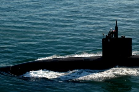 US Navy 051130-N-9866B-011 The Los Angeles-class fast attack submarine USS Asheville (SSN 758) prepares to pulls into her homeport of Naval Base Point Loma