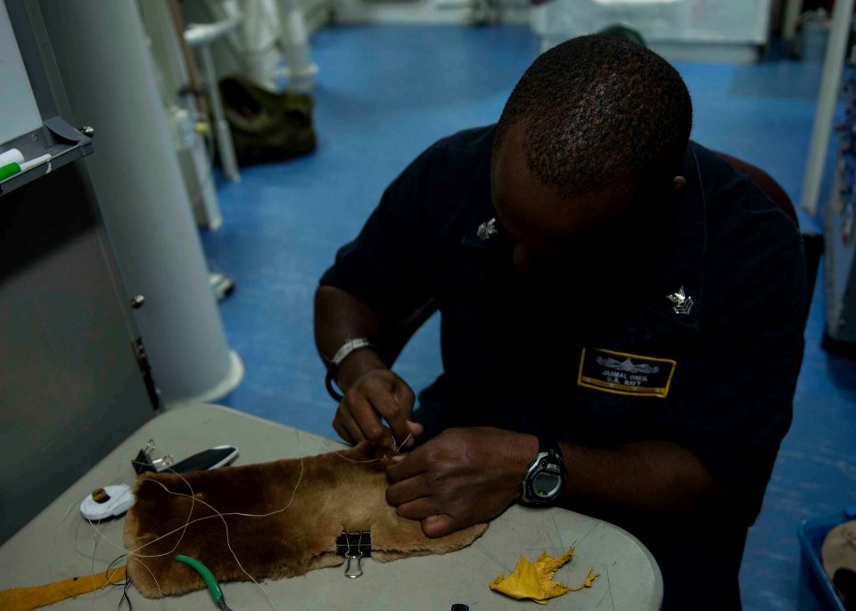 USS Dewey (DDG 105) 141019-N-KB426-051 (15640404766)