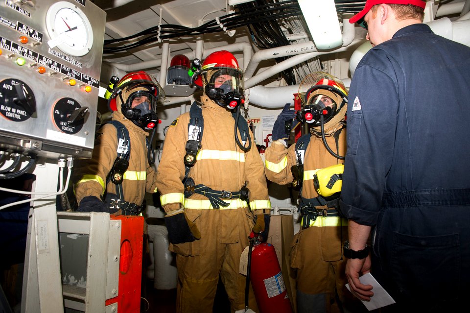 USS Donald Cook operations 140115-N-DQ840-327