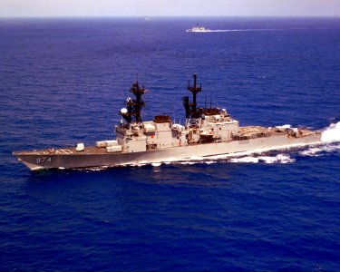 USS Comte de Grasse (DD-974) underway in the Indian Ocean on 17 June 1987 (6418448)